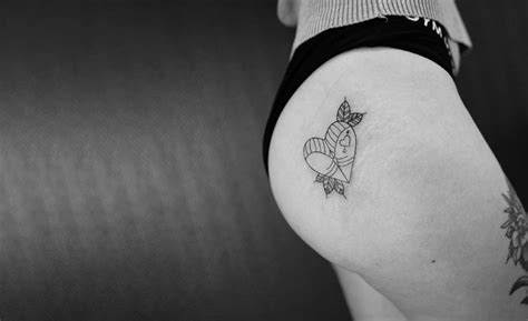 103 Fulfilling Butt Tattoos That Run High On。